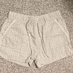 Striped Cream Women's Shorts Old Navy Medium